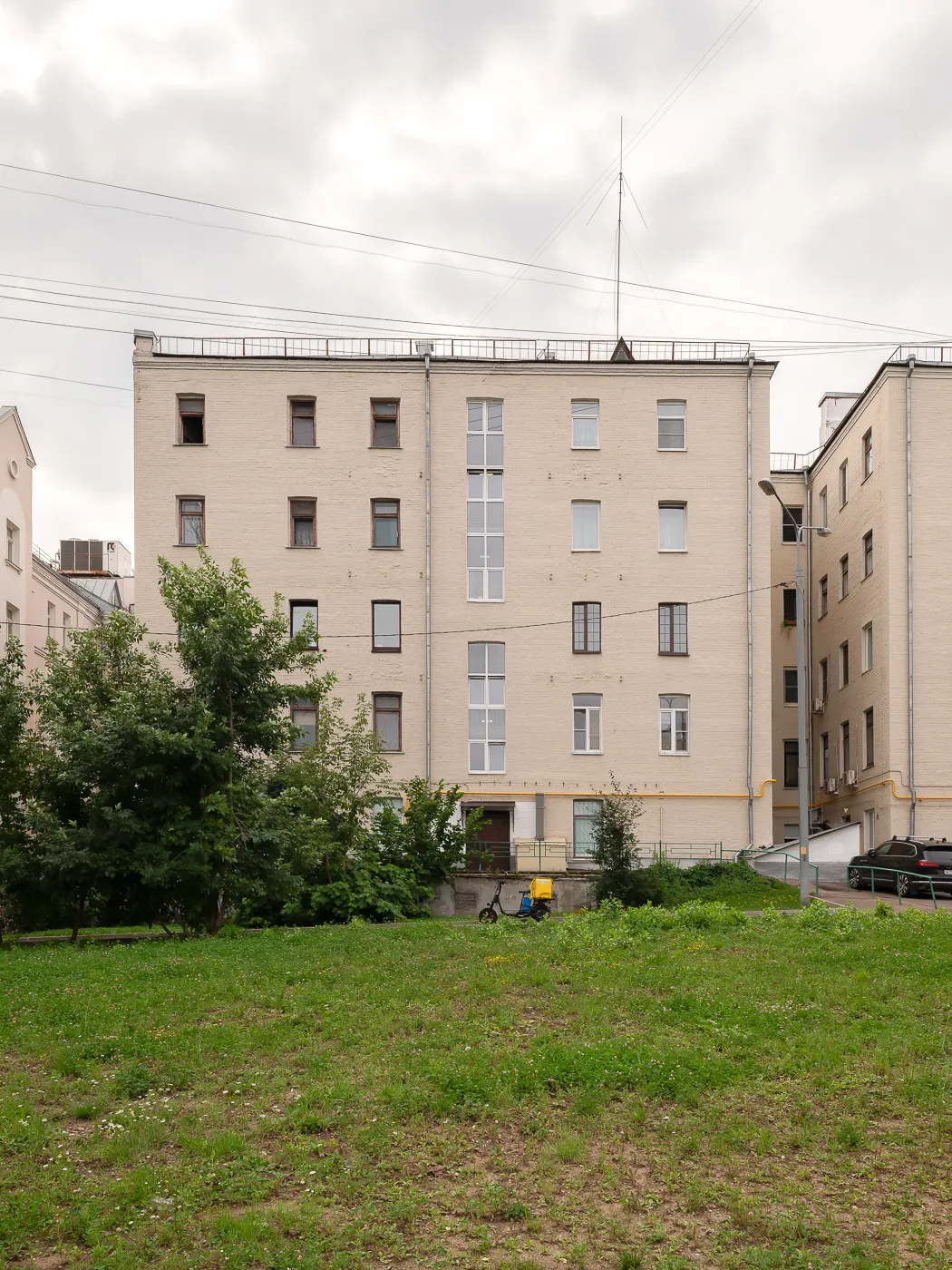 Земляной Вал 65