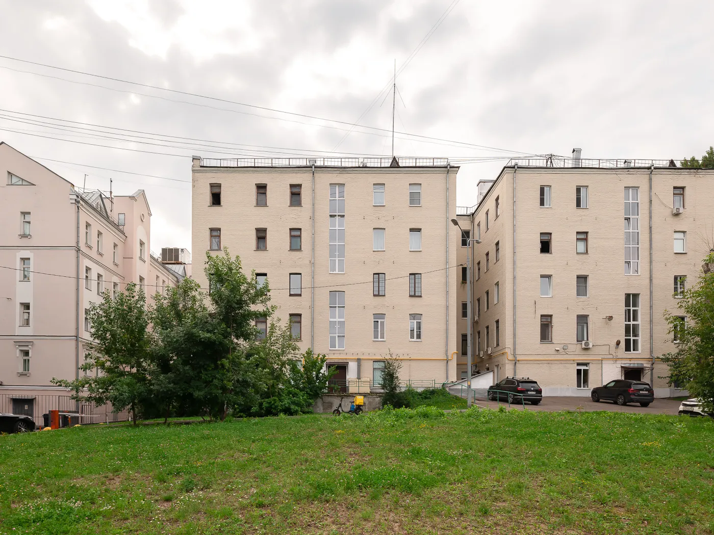 Земляной Вал 65